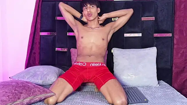 Osuke_noir live cam on StripChat