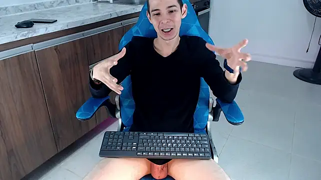 Brandon_Wolf live cam on StripChat