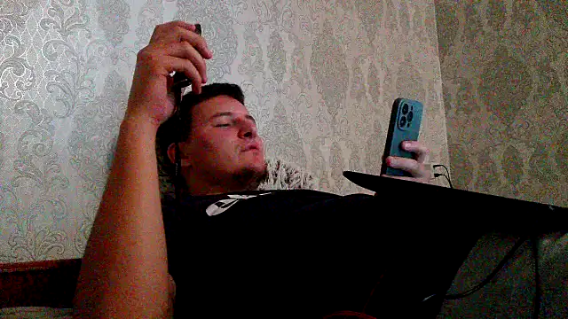 miki_lav1 live cam on StripChat