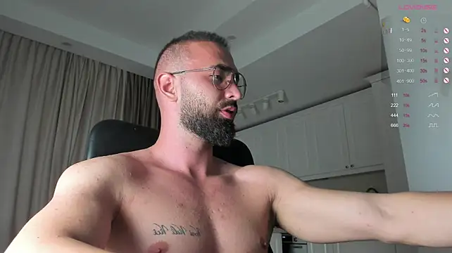 cloudymastersss live cam on StripChat
