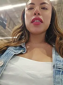 Karen_San_Miguel live cam on StripChat