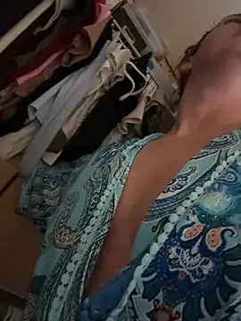 sweetsirenn live cam on StripChat