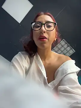 LacyLureXXX live cam on StripChat