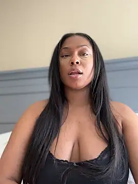 CandyLuxxxx live cam on StripChat
