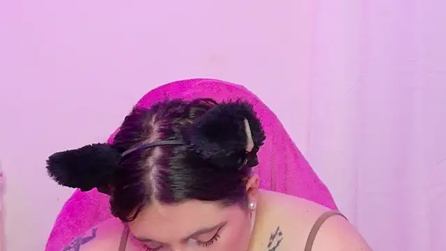Sachi_Meow live cam on StripChat