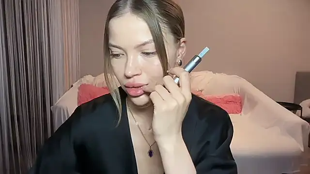 EmmyMills live cam on StripChat