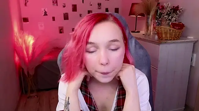 NaomiYoru live cam on StripChat