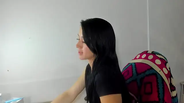 Amy_Kobold3 live cam on StripChat