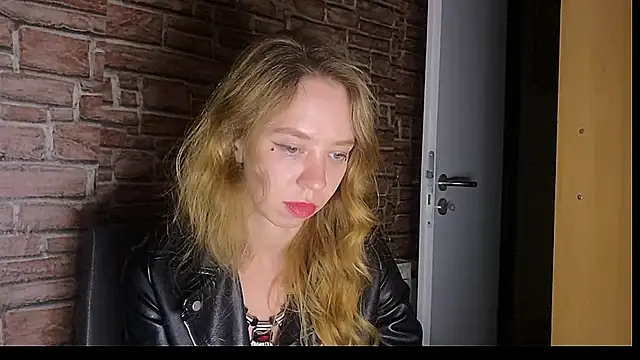 ElizaStorm live cam on StripChat