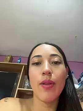 HollyAngel2 live cam on StripChat