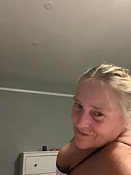 Blondnboujee53