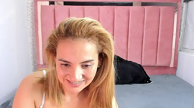 Megan__Hot___ live cam on StripChat