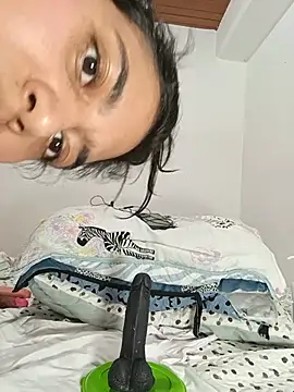 Ailyn_seraph live cam on StripChat