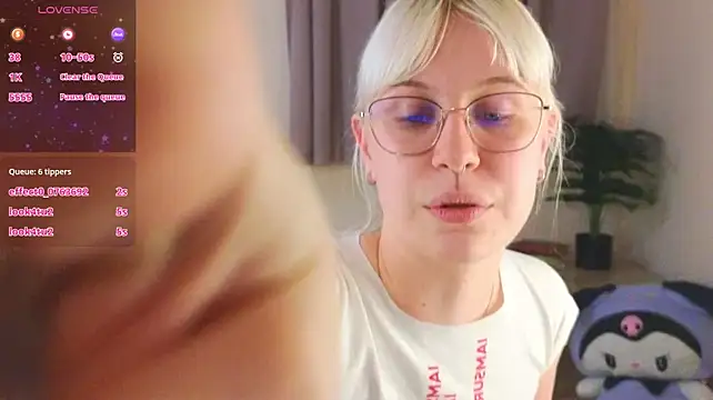t_blonde live sex cam