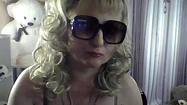 xHot_Amazonq live cam on StripChat
