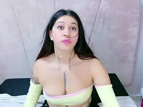 ABBYANDYILIRA live cam on StripChat