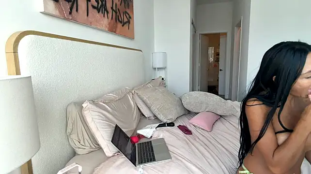 TheScarlettMonroe live cam on StripChat
