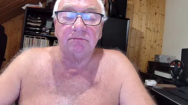 biggandybig live cam on StripChat