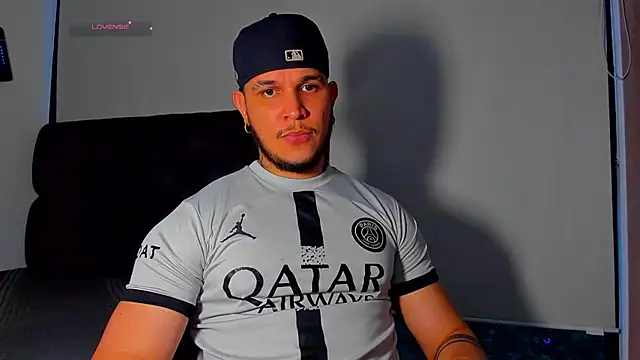 austinoficial live cam on StripChat