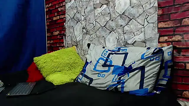 BladeFoxxx1 live cam on StripChat