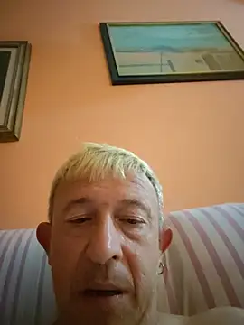 ragazzosexy77888 live cam on StripChat