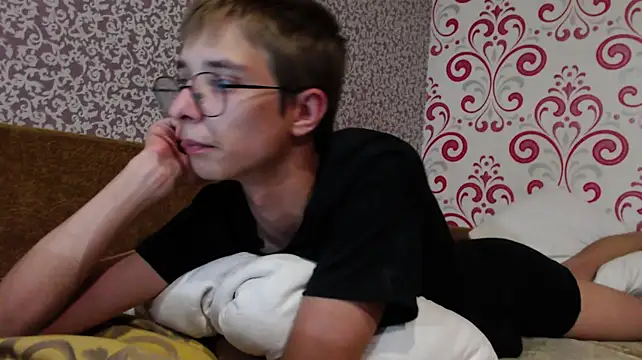 glasses_cat live cam on StripChat