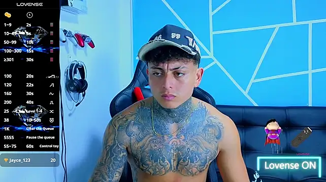 KevinSanchez420 live cam on StripChat
