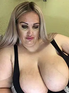 VikiiStoun live cam on StripChat