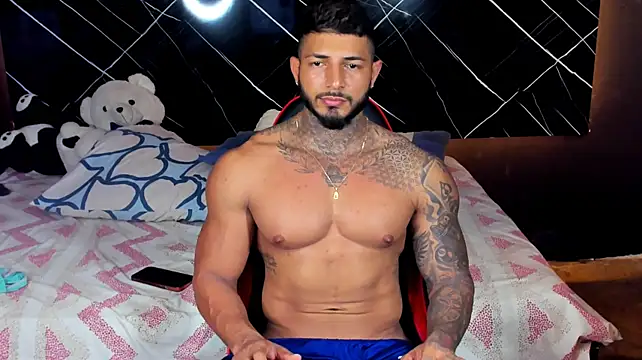 JackMclain live cam on StripChat