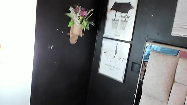 Qamar_Khalifa live cam on StripChat
