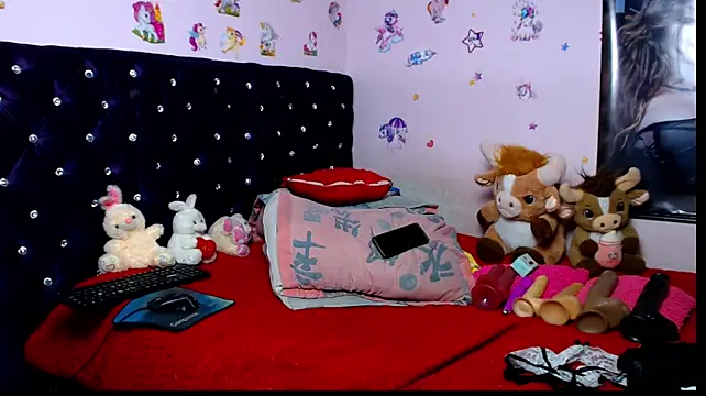 ShantalsSecret live cam on StripChat