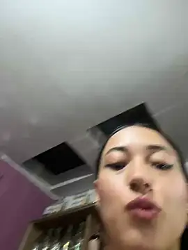 HollyAngel2 live cam on StripChat