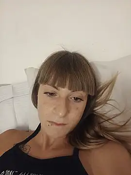 Cristina02 live cam on StripChat