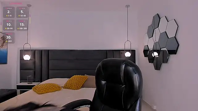 MilaLawrence live cam on StripChat
