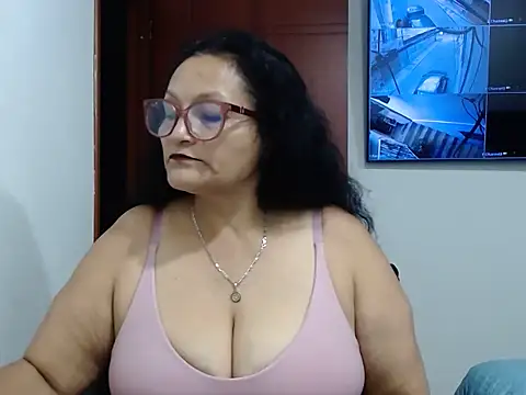 _BellaNocturna live cam on StripChat