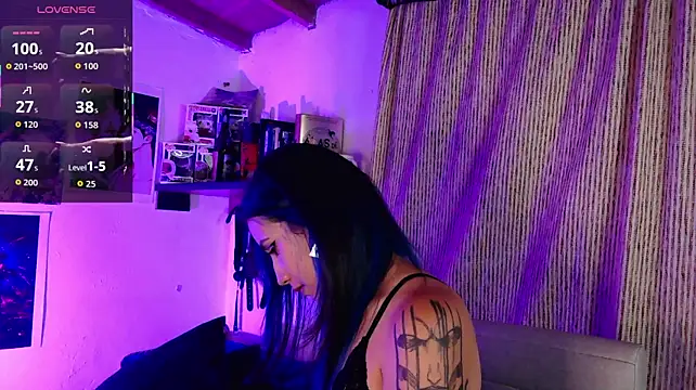 BLACKTSUKI7_ live cam on StripChat