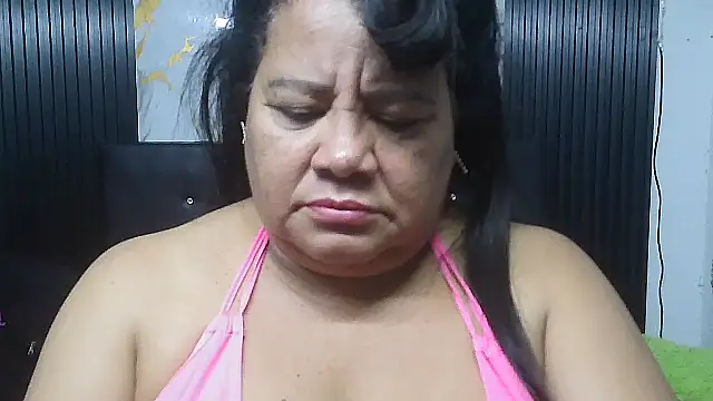 Shanttal0272 live cam on StripChat