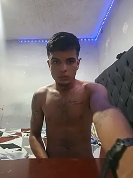 Deepthroat18yo live cam on StripChat