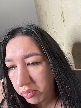 Naughtbaby_2025 live cam on StripChat