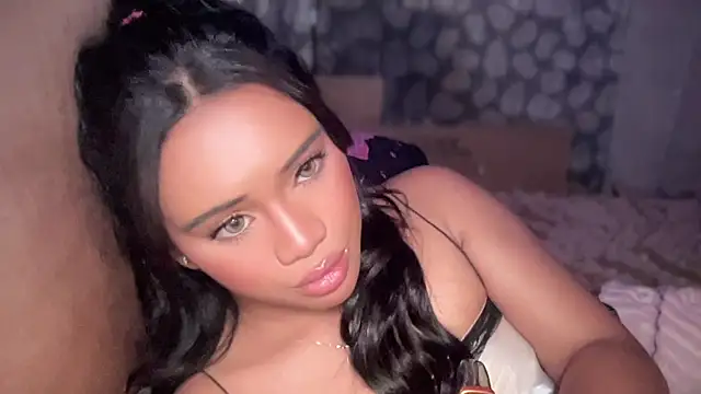 Exotic_alyssa69 live cam on StripChat