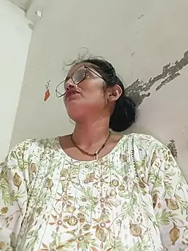 Pooja_shre live cam on StripChat