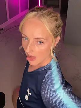 SexySophiex live cam on StripChat