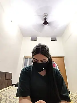 ravinaa5 live cam on StripChat
