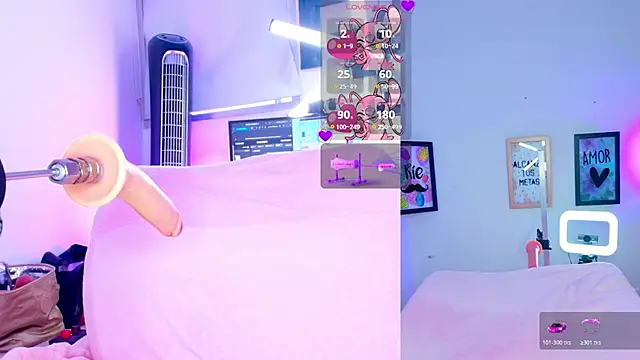Scarlett-Smile live cam on StripChat