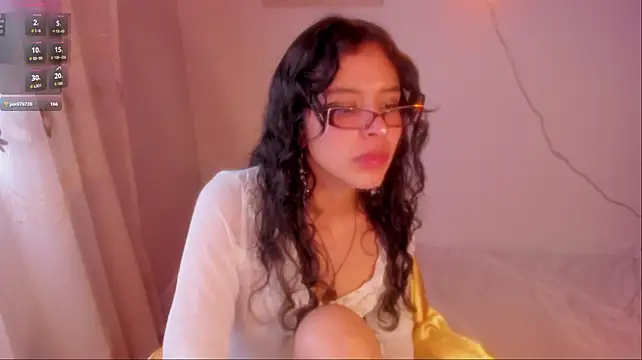 aluna_0310 live cam on StripChat