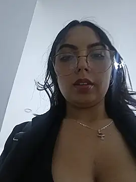 Webcam Model(JENNIFER__03) is live