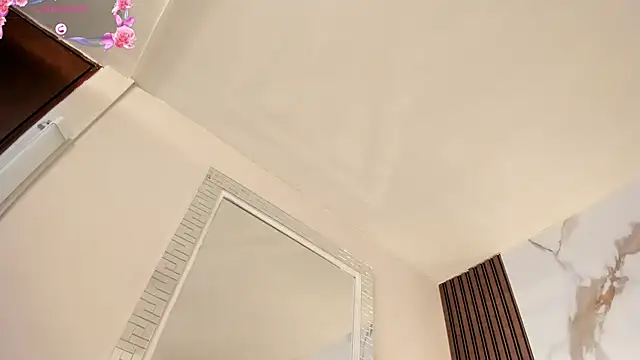 Annyhathatway live cam on StripChat