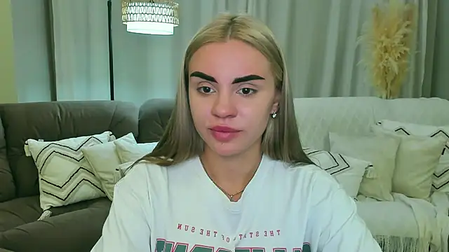 Gabi_Sky live cam on StripChat