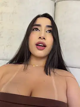 IvonneOwen live cam on StripChat
