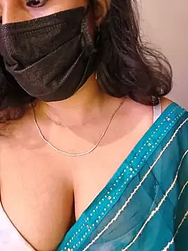 hot_alicee (F young) - boob show